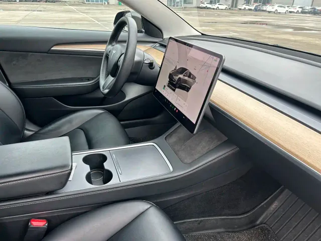 Tesla Model 3 — Фото автомобиля 13
