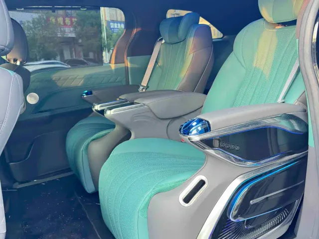 Toyota Sienna — Фото автомобиля 8