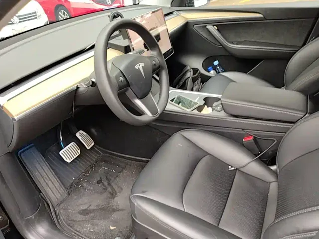 Tesla Model Y — Фото автомобиля 14