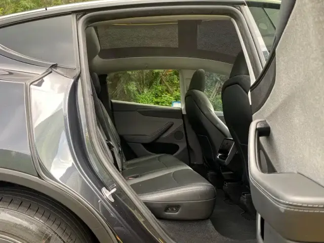 Tesla Model Y — Фото автомобиля 15