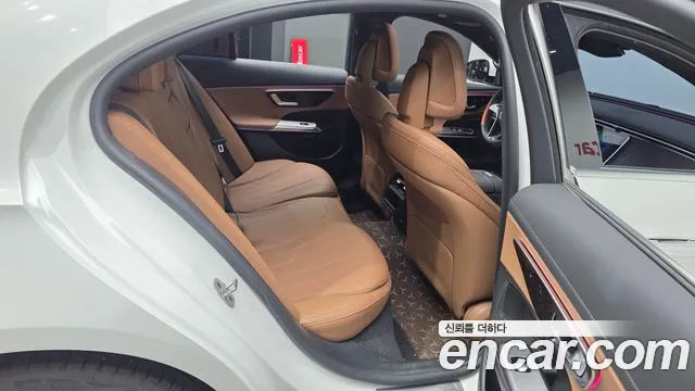 Mercedes-Benz E-Class — Фото автомобиля 10