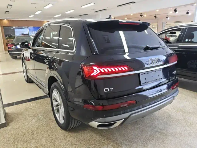 Audi Q7 — Фото автомобиля 22