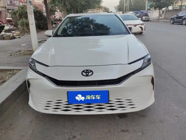 Toyota Camry — Фото автомобиля 2