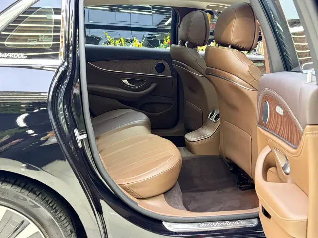 Mercedes-Benz E-Class — Фото автомобиля 4