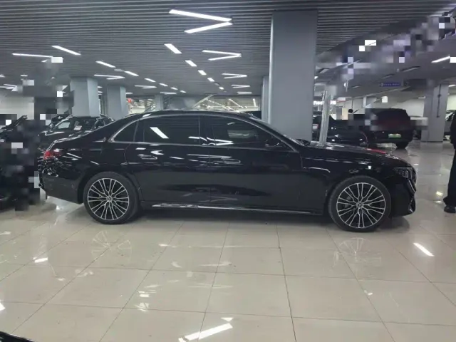Mercedes-Benz E-Class — Фото автомобиля 4