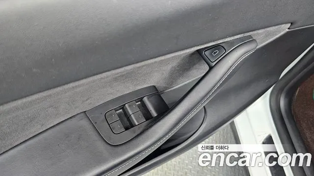 Tesla Model Y — Фото автомобиля 28