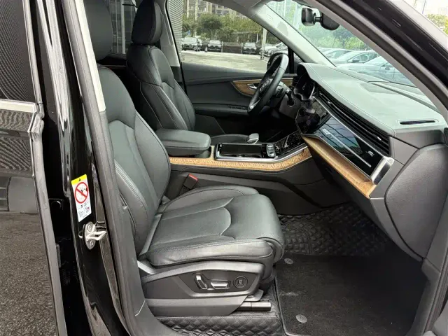Audi Q7 — Фото автомобиля 10