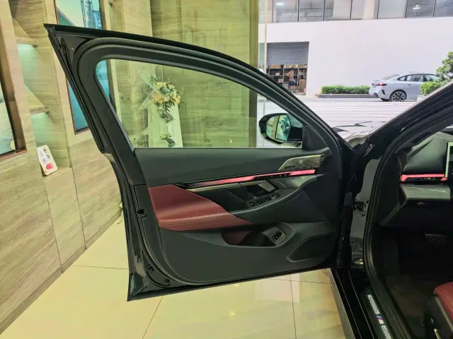 BMW 5 Series — Фото автомобиля 7