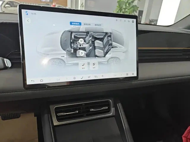 BYD Qin L — Фото автомобиля 12