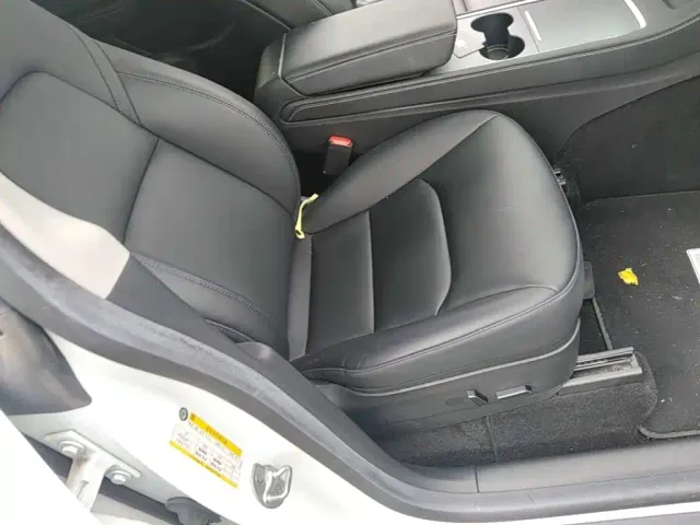 Tesla Model Y — Фото автомобиля 24
