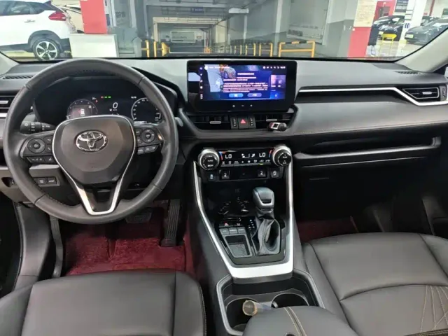 Toyota RAV4 — Фото автомобиля 9