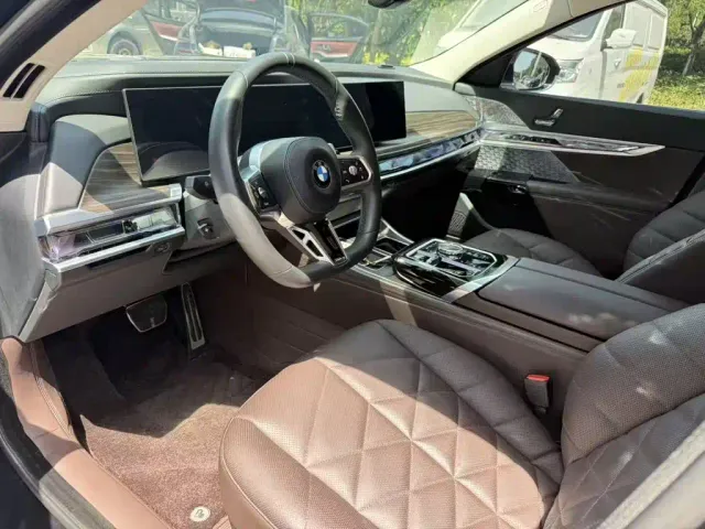 BMW 7 Series — Фото автомобиля 4
