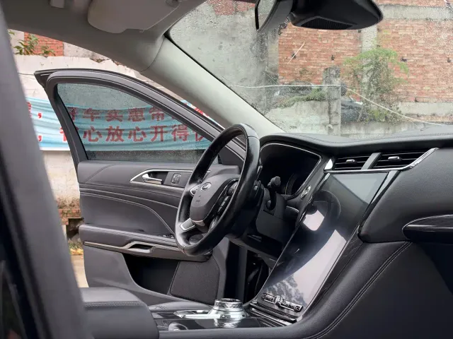 Ford Taurus — Фото автомобиля 15
