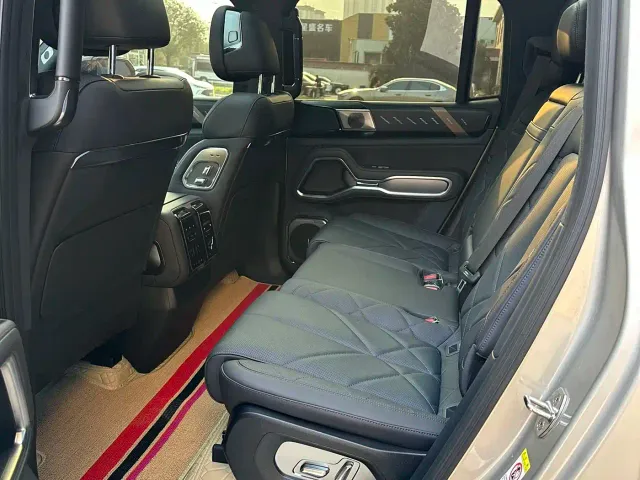 BYD FangChengBao Leopard 8 — Фото автомобиля 6