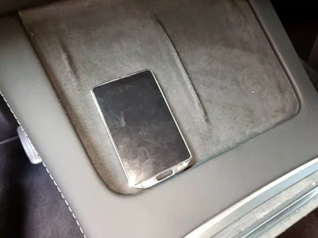 Tesla Model Y — Фото автомобиля 8