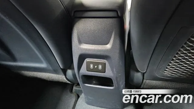 Hyundai Venue — Фото автомобиля 30