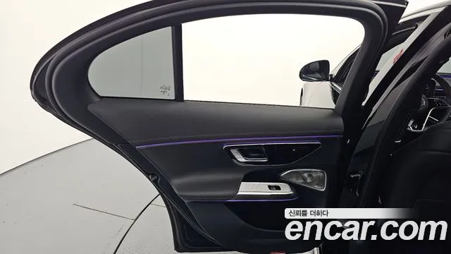Mercedes-Benz E-Class — Фото автомобиля 23