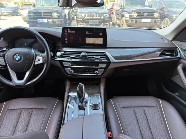 BMW 5 Series — Фото автомобиля 9