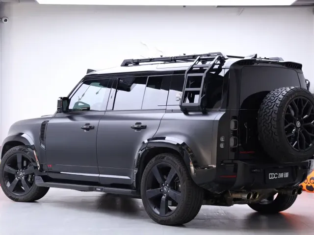 Land Rover Defender — Фото автомобиля 3