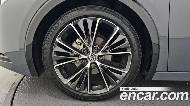 Toyota Prius Generation 5 — Фото автомобиля 5