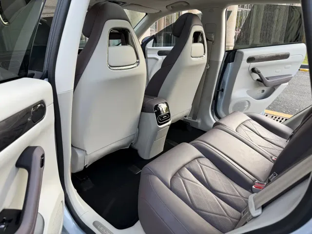Leapmotor C11 — Фото автомобиля 11