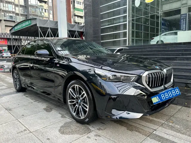 BMW 5 Series — Фото автомобиля 3