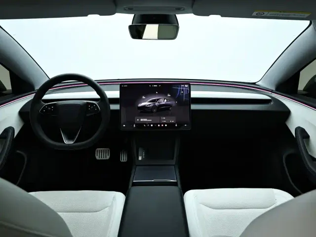 Tesla Model 3 — Фото автомобиля 14