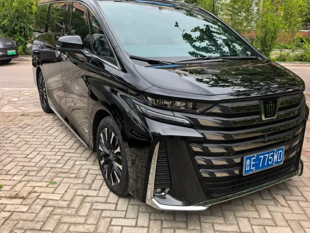 Toyota Vellfire — Фото автомобиля 4