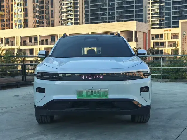 Changan Qiyuan E07 — Фото автомобиля 2