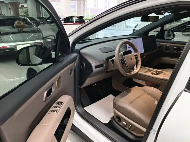 Li Auto i6 — Фото автомобиля 15