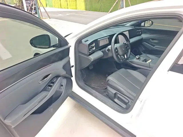 BYD Qin L — Фото автомобиля 15