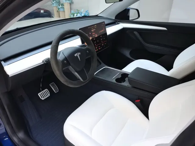 Tesla Model Y — Фото автомобиля 7