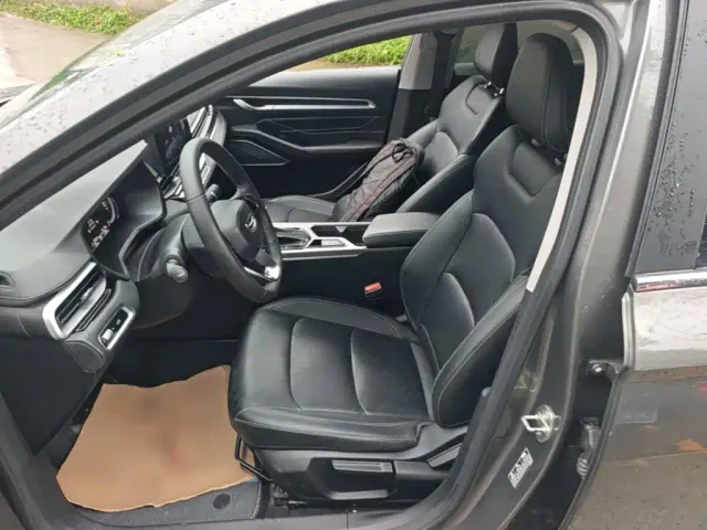 Geely Emgrand — Фото автомобиля 14