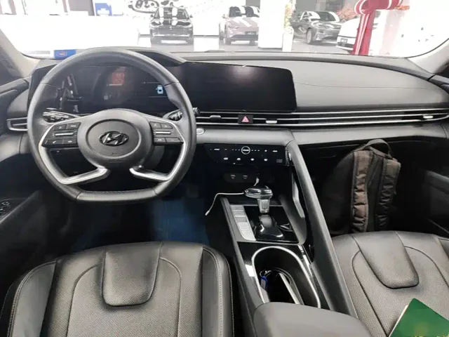 Hyundai Elantra — Фото автомобиля 9