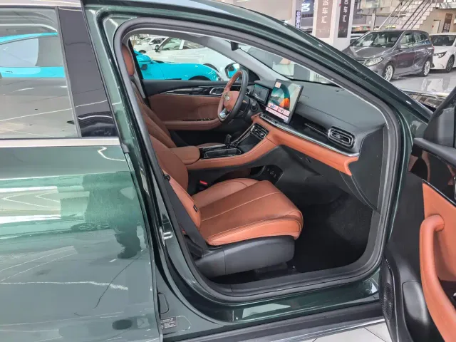 Geely Emgrand — Фото автомобиля 14
