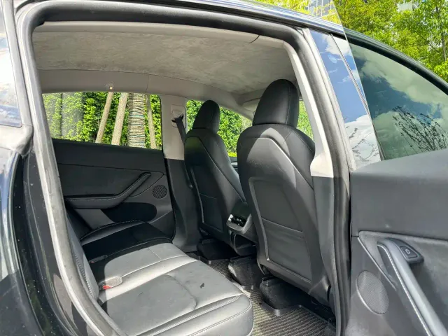 Tesla Model Y — Фото автомобиля 11
