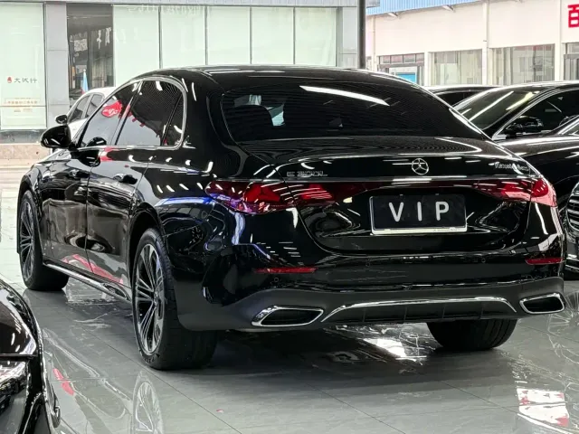 Mercedes-Benz E-Class — Фото автомобиля 6