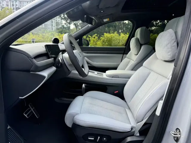 Nio ES8 — Фото автомобиля 8