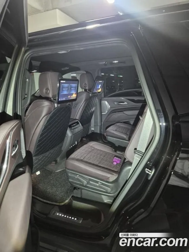 Cadillac Escalade — Фото автомобиля 8