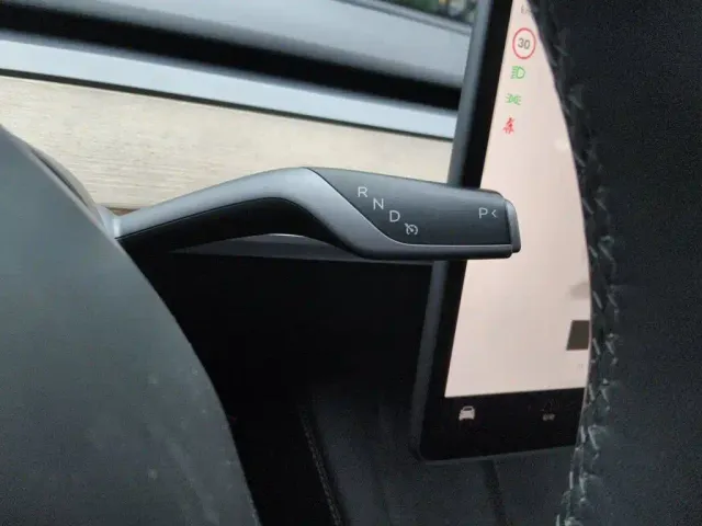 Tesla Model 3 — Фото автомобиля 15