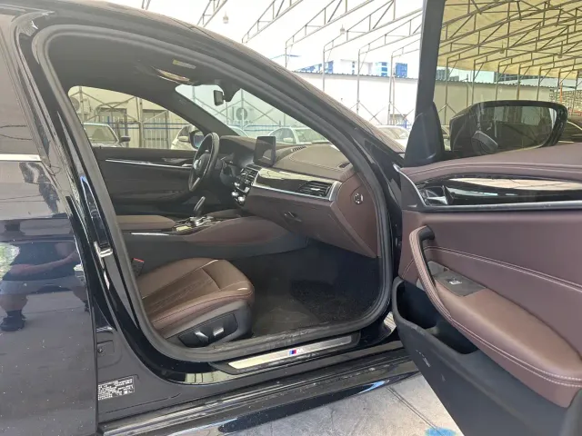BMW 5 Series — Фото автомобиля 15