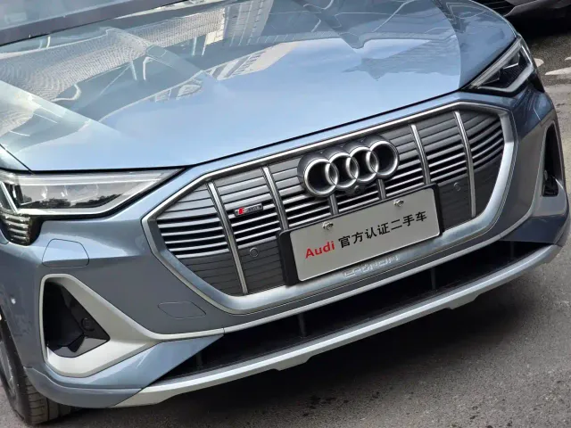 Audi e-tron — Фото автомобиля 4