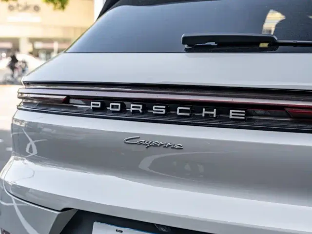 Porsche Cayenne — Фото автомобиля 8