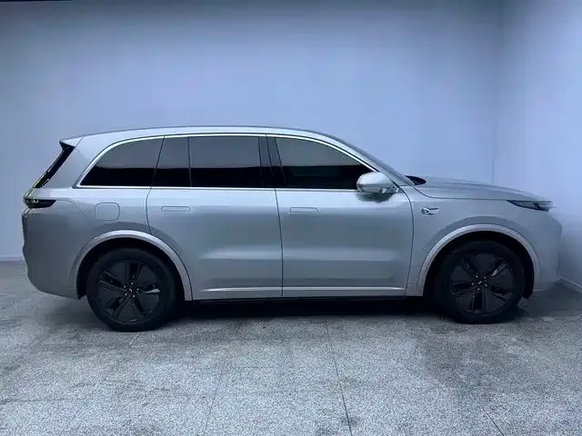 Li Auto L8 — Фото автомобиля 3