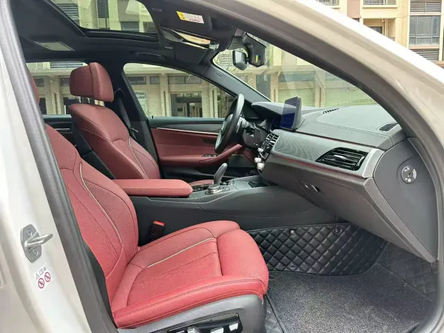 BMW 5 Series — Фото автомобиля 8