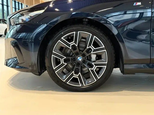 BMW 5 Series — Фото автомобиля 9