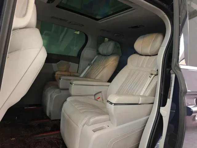 Roewe iMAX8 — Фото автомобиля 12