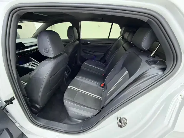 Volkswagen Golf — Фото автомобиля 15
