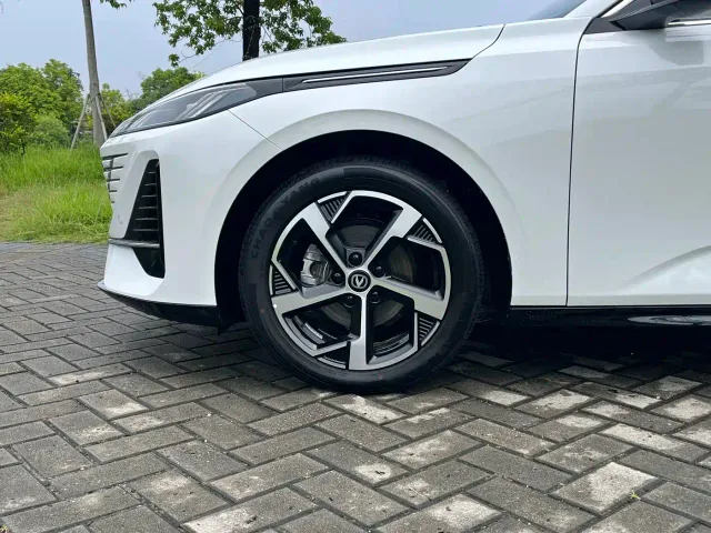 Changan Eado — Фото автомобиля 10