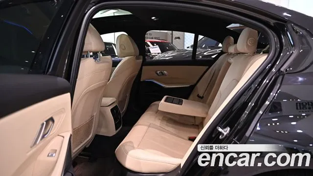 BMW 3-Series 3 серия (G20) 320i M Sport — Фото автомобиля 10